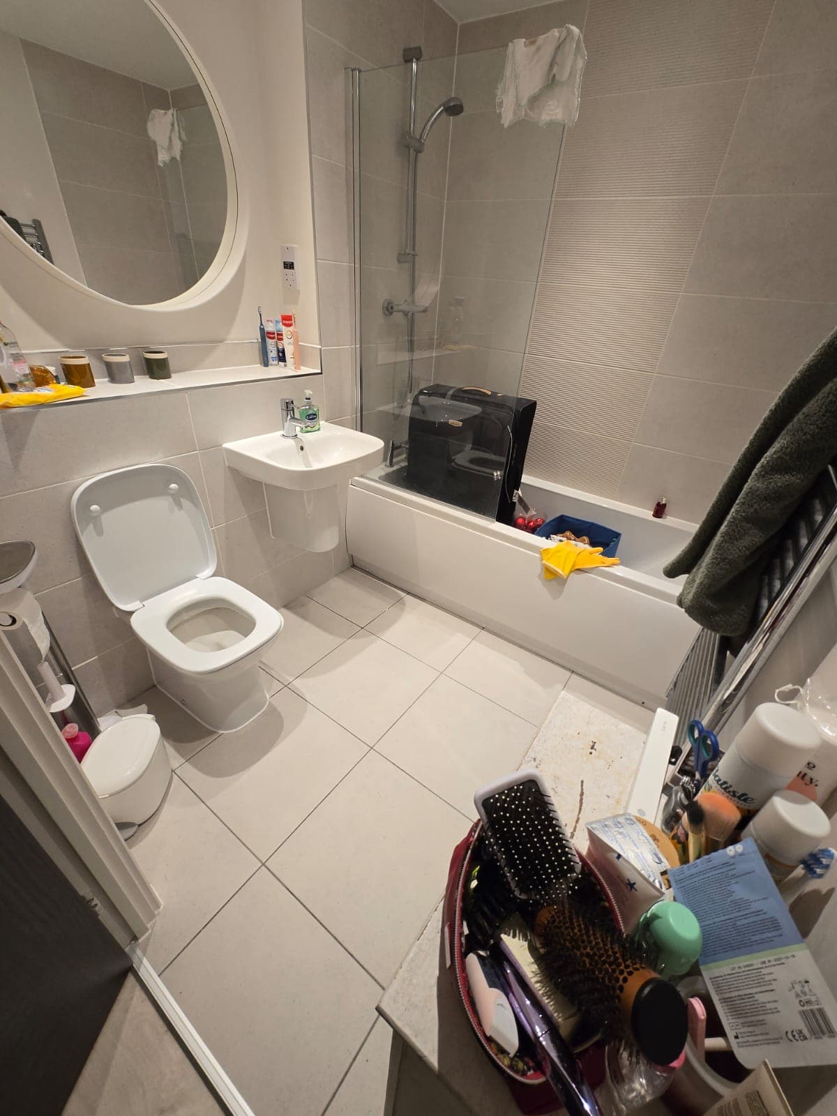 Bathroom before cleaning